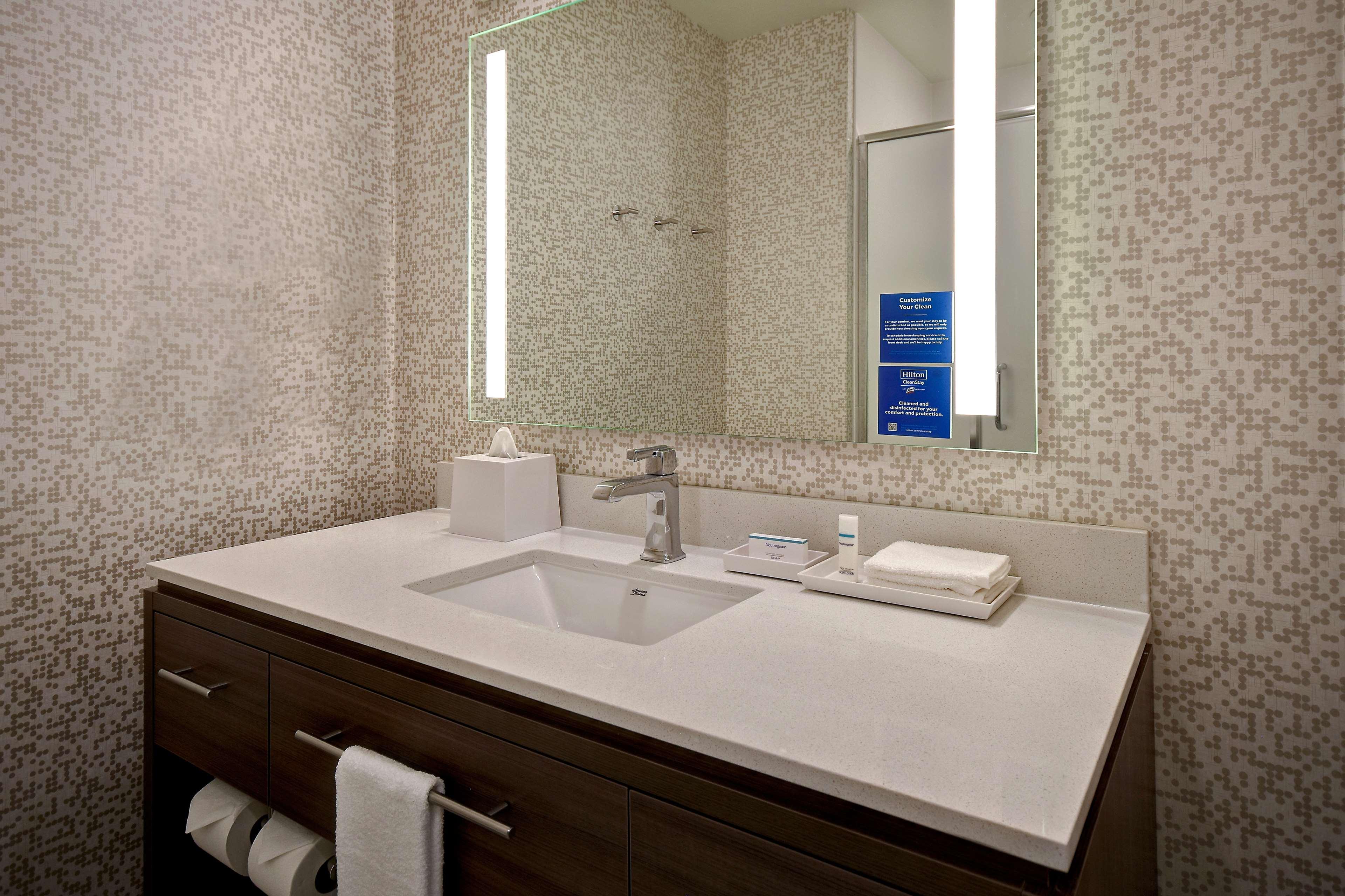 Home2 By Hilton Convention Center - No Fee 3*